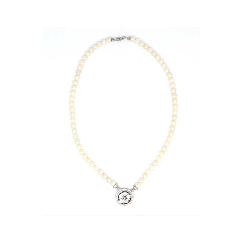 Collana da Donna in Argento 925% con Perle Bianche Coltivate 6/6,5mm Cammeo Centrale Sardonico Collana da Donna in Argento 925% con Perle Bianche Coltivate 6/6,5mm Cammeo Centrale Sardonico