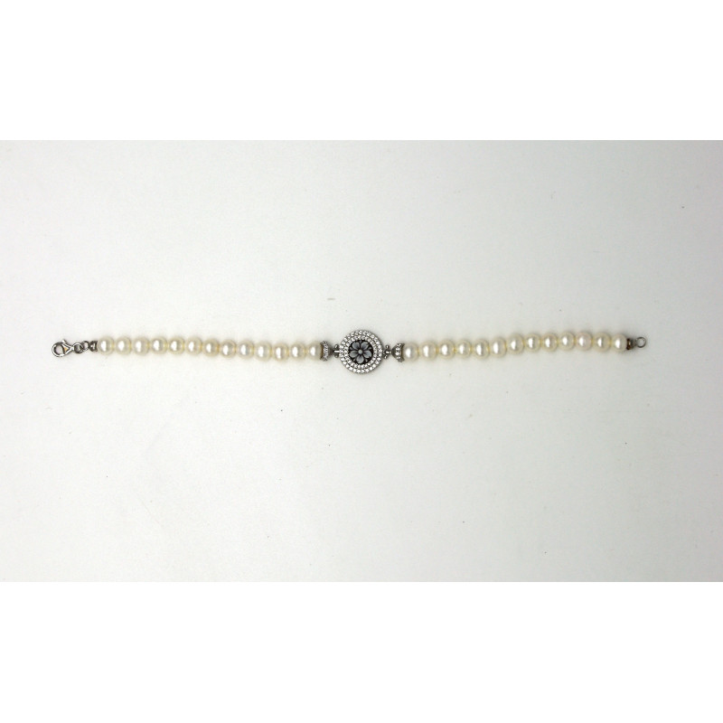 Women's bracelet with cultured pearls
