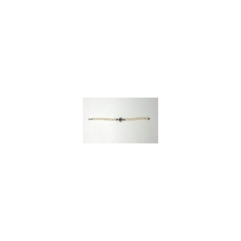Women's bracelet with cultured pearls